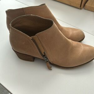 Adorable tan leather Lucky brand “Basel” short booties
